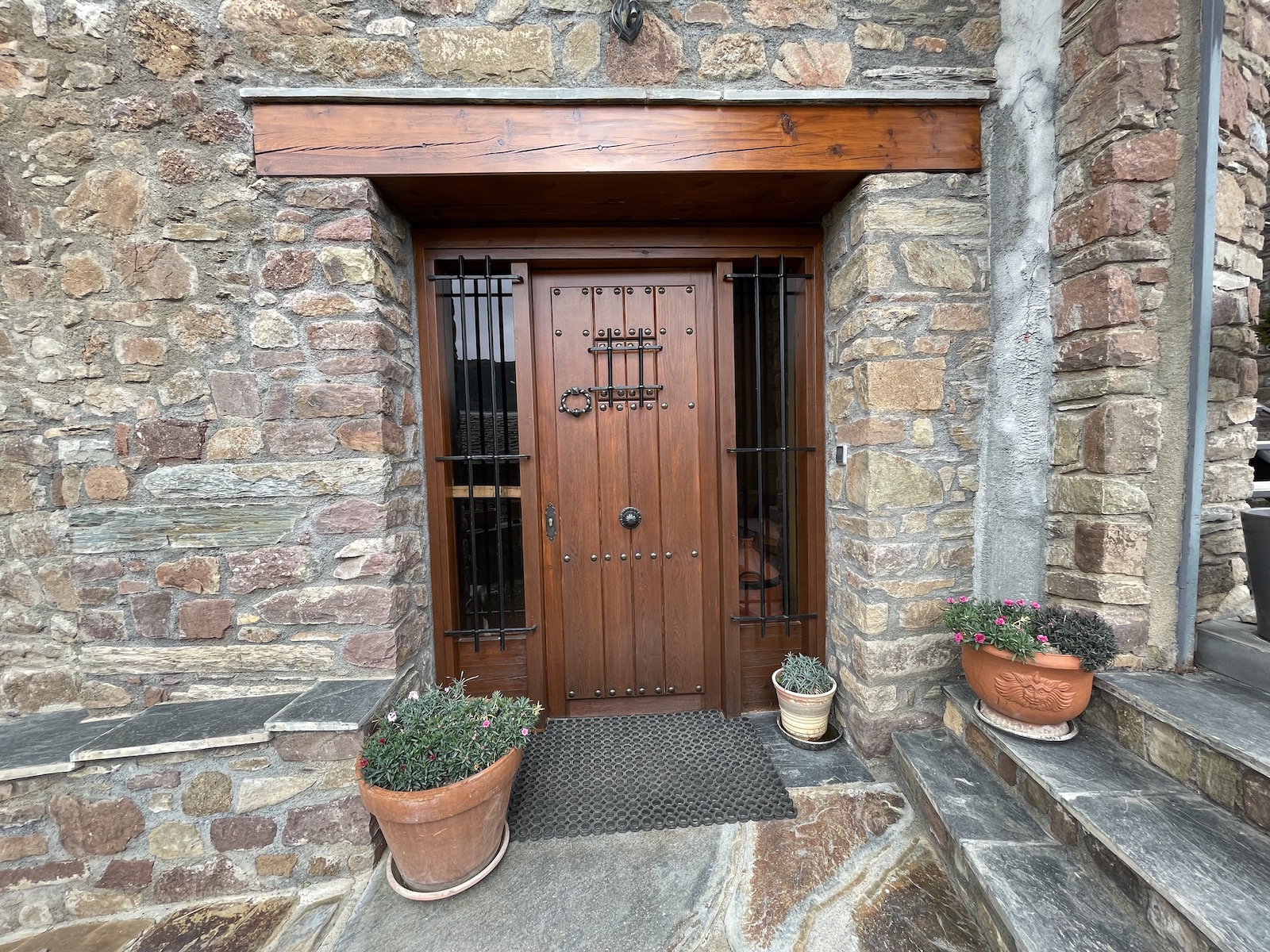 Exterior - Puerta lateral